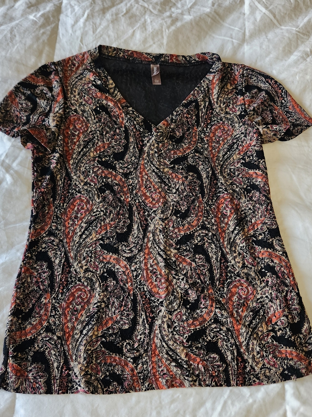 White Stag Black Paisley V-Neck Short Sleeve Top with Rust Accents